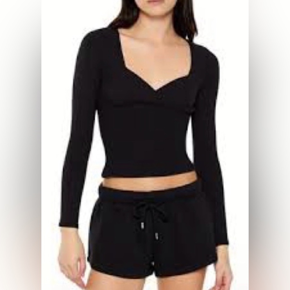 NEW! Forever 21 Black Long Sleeve Knit Crop Size S